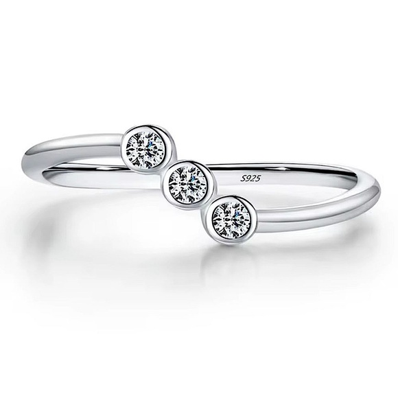 Sparkling Moissanite‎ Diamond Ring14k White Gold Plated Sterling Silver